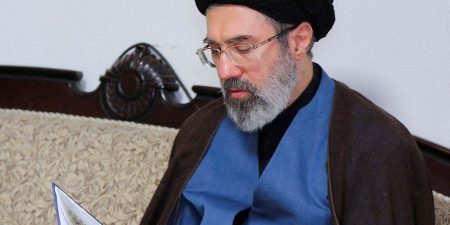 Khamenei reforça que Estreito de Ormuz terá novas regras para passagem khamenei-reforca-que-estreito-de-ormuz-tera-novas-regras-para-passagem