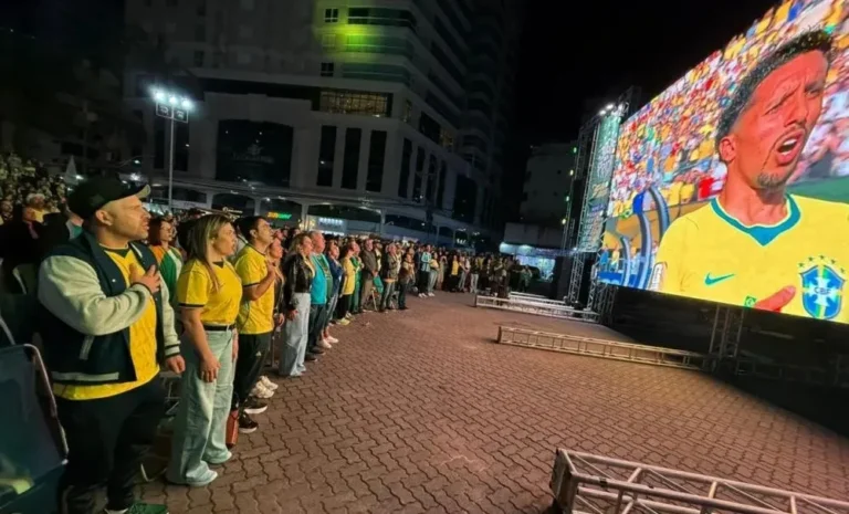 Praça da Paz recebe torcida para Brasil x Japão em duelo decisivo da Copa do Mundo