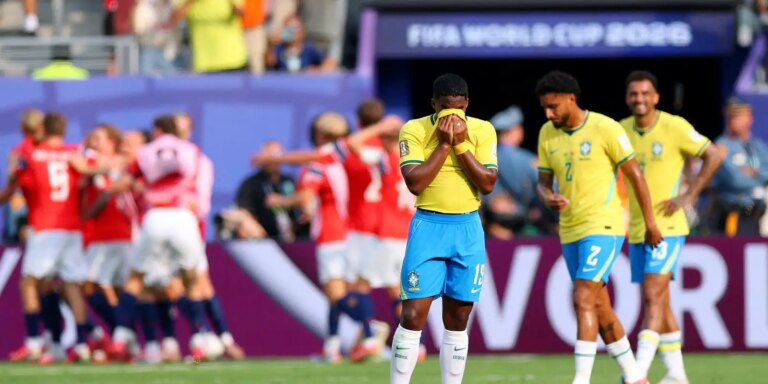Com críticas, adeus do Brasil à Copa estampa jornais mundo afora com-criticas,-adeus-do-brasil-a-copa-estampa-jornais-mundo-afora