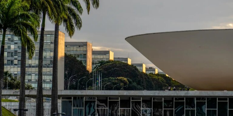 Congresso se aproxima do recesso sem votar PEC 6×1 e PL da Misoginia congresso-se-aproxima-do-recesso-sem-votar-pec-6×1-e-pl-da-misoginia
