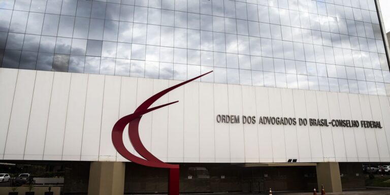 oab-pede-que-stf-autorize-comunicacao-entre-flavio-e-jair-bolsonaro
