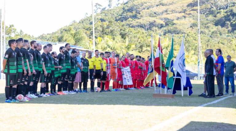 BOMBINHAS ABRE A 30ª EDIÇÃO DO CAMPEONATO MUNICIPAL DE FUTEBOL DE CAMPO VETERANO