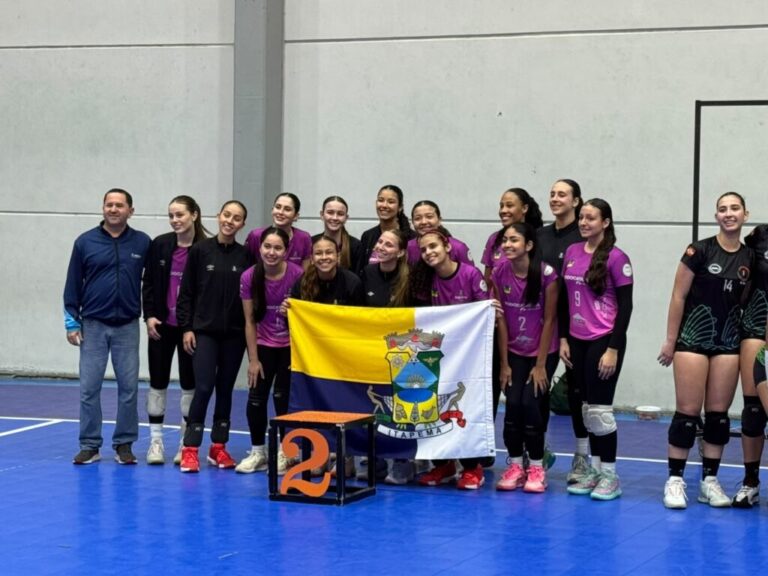 Itapema recebe Troféu Município Parceiro do Esporte durante encerramento da etapa microrregional da Olesc