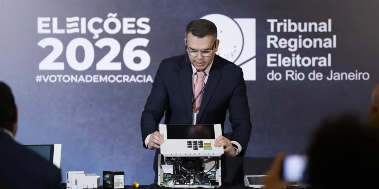 TRE-RJ abre urna para o público e defende segurança do voto eletrônico tre-rj-abre-urna-para-o-publico-e-defende-seguranca-do-voto-eletronico