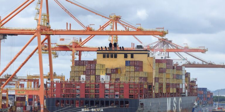 Balança comercial de julho tem superávit de US$ 7 bilhões balanca-comercial-de-julho-tem-superavit-de-us$-7-bilhoes