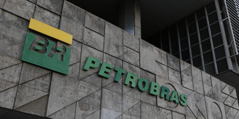 Petrobras tem lucro líquido de R$ 52,4 bi no segundo trimestre petrobras-tem-lucro-liquido-de-r$-52,4-bi-no-segundo-trimestre
