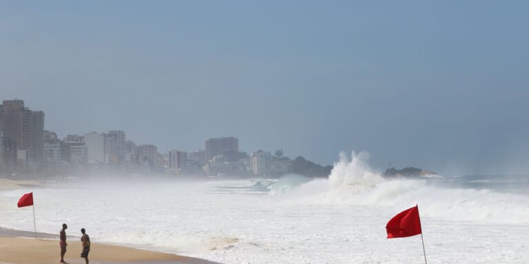 Rio terá dia de temperatura em declínio com chuva e mar de ressaca rio-tera-dia-de-temperatura-em-declinio-com-chuva-e-mar-de-ressaca