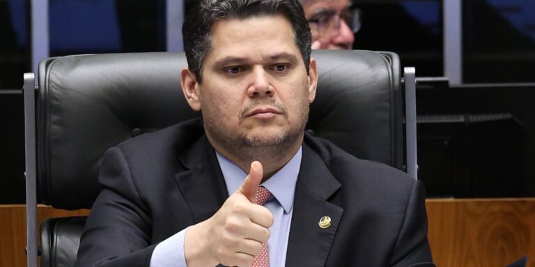 Alcolumbre destrava PEC do fim da 6×1 após conversas com Lula alcolumbre-destrava-pec-do-fim-da-6×1-apos-conversas-com-lula