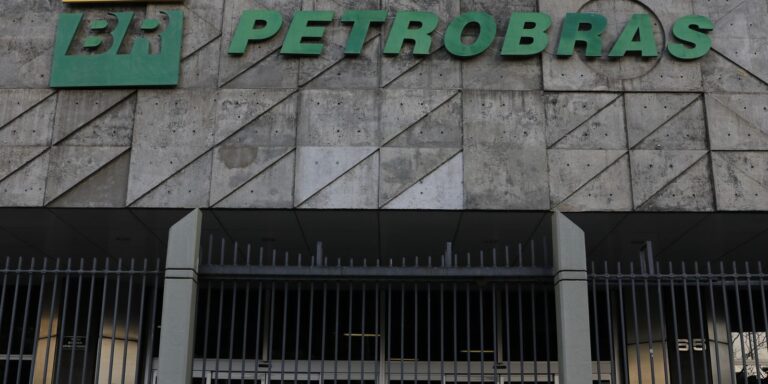 petrobras-anuncia-descoberta-de-petroleo-na-foz-do-amazonas
