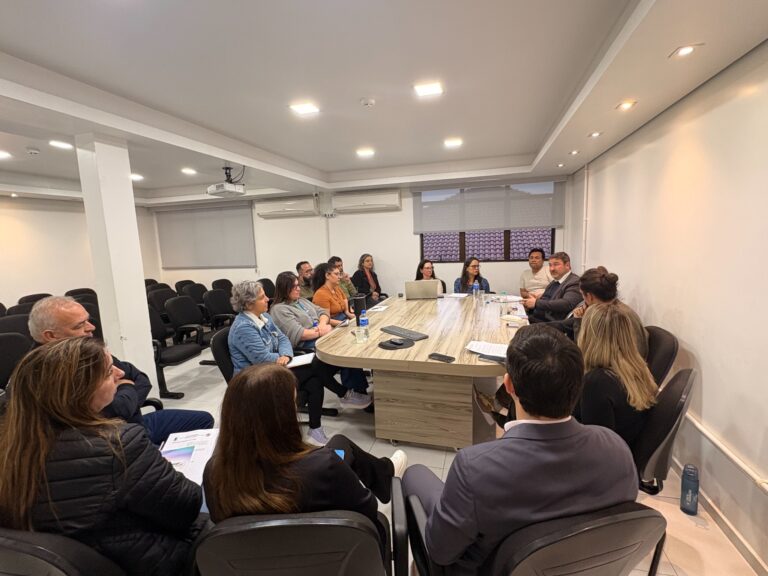 balneario-picarras,-funai-e-mpf-alinham-atendimento-a-familias-indigenas-para-a-temporada-de-verao