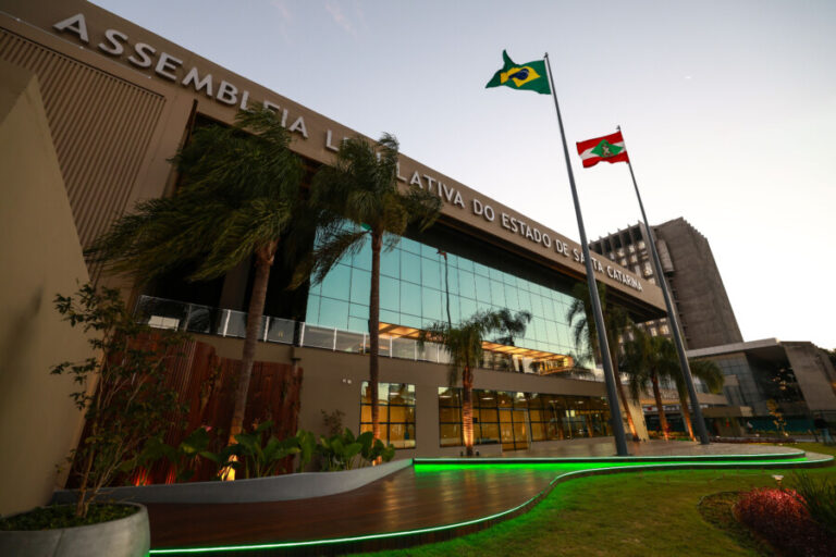 alesc-suspende-sessoes-e-reunioes-de-comissoes-a-partir-desta-segunda-feira-(17)