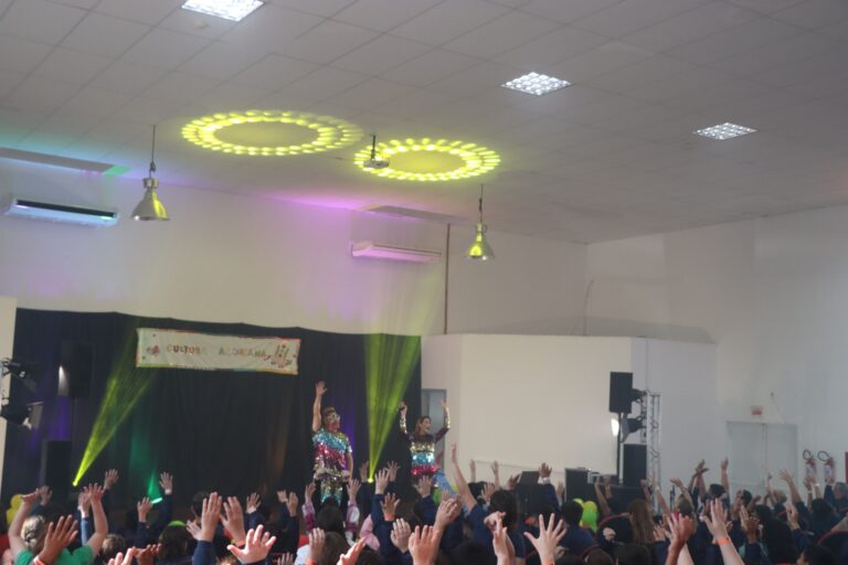 9a-feira-do-livro-livre-reune-mais-de-1,5-mil-estudantes-em-porto-belo