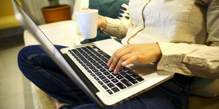 Sete em cada dez brasileiros temem comprar remédios pela internet sete-em-cada-dez-brasileiros-temem-comprar-remedios-pela-internet