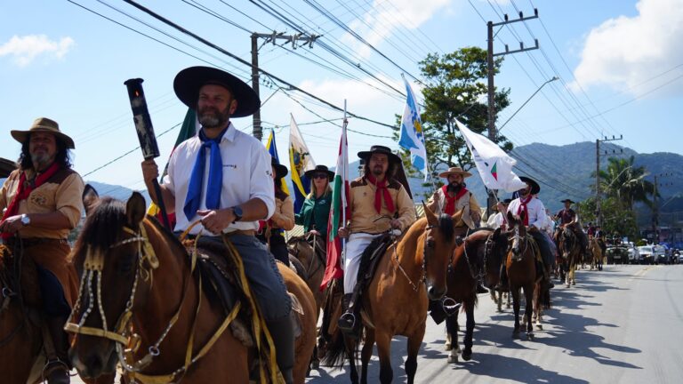 Chama Crioula chega a Balneário Camboriú e marca início das festas farroupilhas chama-crioula-chega-a-balneario-camboriu-e-marca-inicio-das-festas-farroupilhas