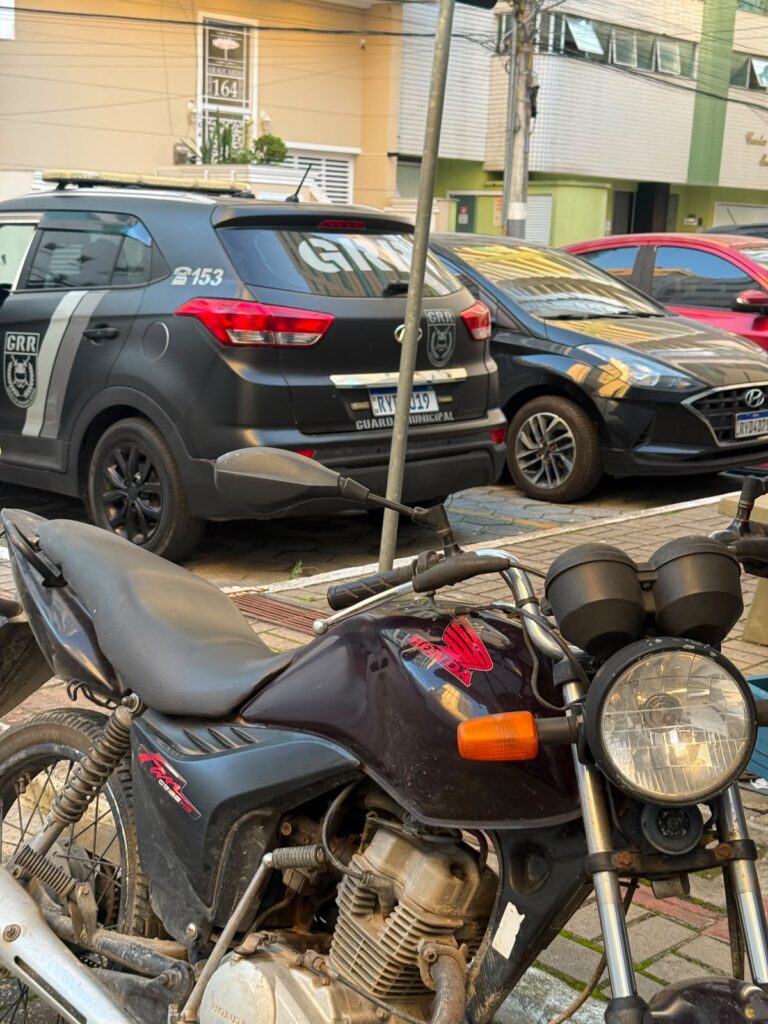guarda-municipal-recupera-motocicleta-furtada-e-conduz-homem-por-suspeita-de-receptacao-em-itapema