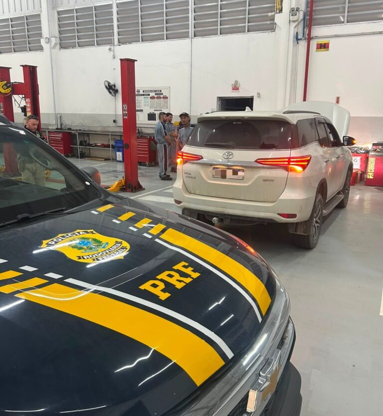 prf-recupera-em-navegantes-caminhonete-furtada-no-rio-grande-do-sul-que-circulava-clonada