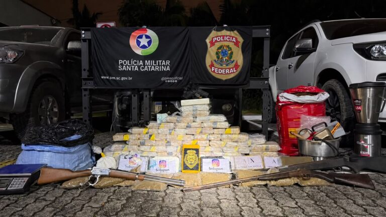pf-e-pm/sc-prendem-tres-pessoas-e-apreendem-drogas-e-armas-de-fogo
