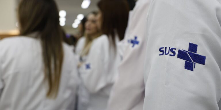 saude-estende-atuacao-de-676-medicos-especialistas-no-sus