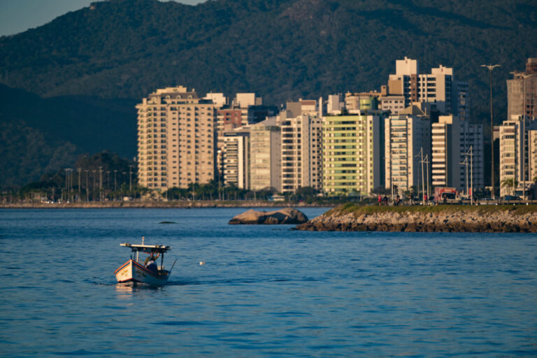 frente-fria-muda-o-tempo-em-santa-catarina-e-aumenta-risco-de-temporais-no-fim-de-semana
