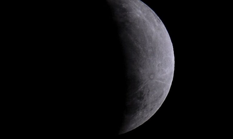 eclipse-parcial-da-lua-podera-ser-observado-em-todo-o-brasil-na-madrugada-desta-sexta-feira