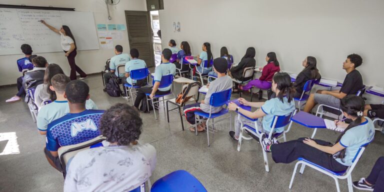 Pé-de-Meia paga hoje 5ª parcela a alunos nascidos em julho e agosto pe-de-meia-paga-hoje-5a-parcela-a-alunos-nascidos-em-julho-e-agosto