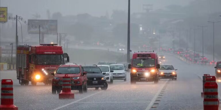 Sul e Sudeste terão dia de chuva, trovoadas e tempestades sul-e-sudeste-terao-dia-de-chuva,-trovoadas-e-tempestades
