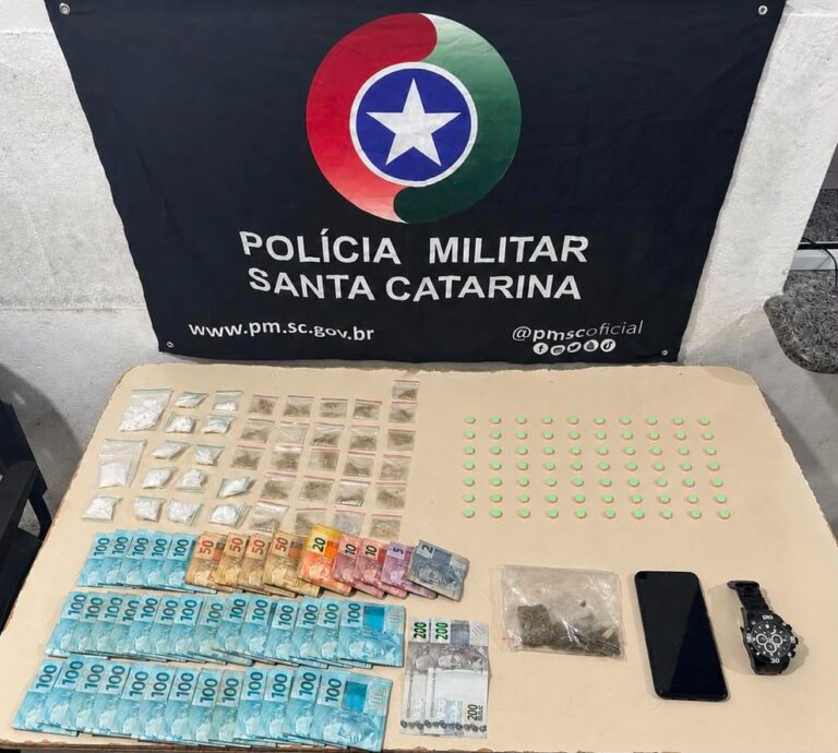 PM apreende drogas e mais de R$ 37 mil durante ocorrência de tráfico em Porto Belo