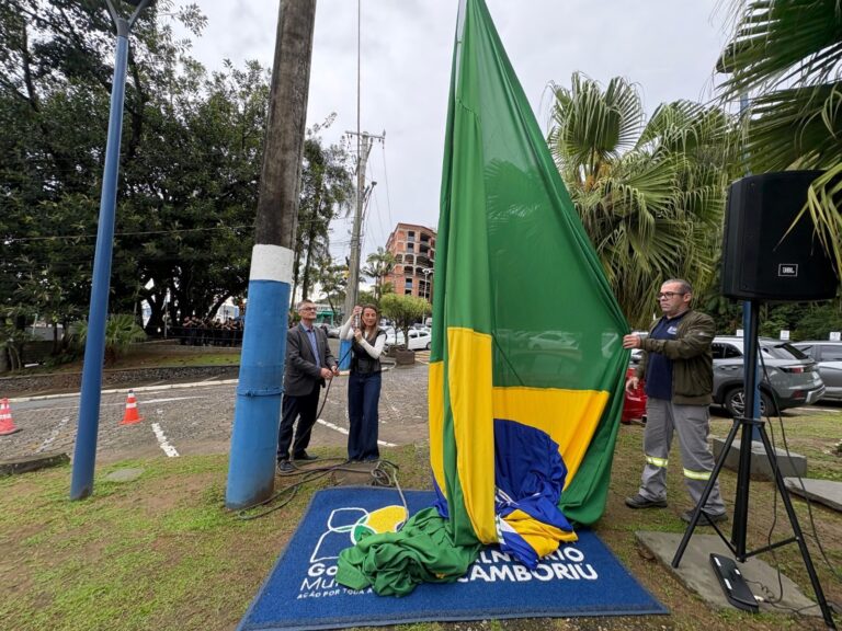 balneario-camboriu-abre-semana-civica-com-hasteamento-da-bandeira-e-apresentacoes-musicais