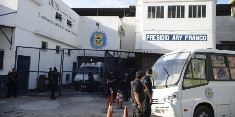 sistema-prisional-transfere-bilhoes-em-custos-para-familias-de-presos