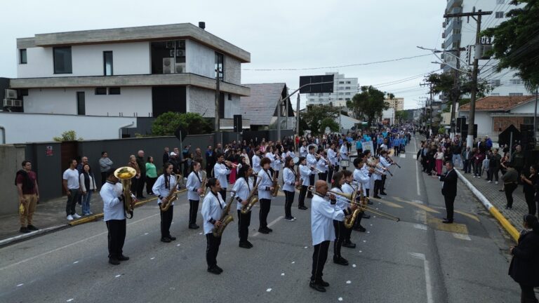 desfile-de-7-de-setembro-reune-cerca-de-2-mil-participantes-em-balneario-picarras