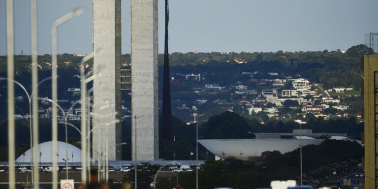 Veja alterações no trânsito de Brasília para desfile do 7 de Setembro veja-alteracoes-no-transito-de-brasilia-para-desfile-do-7-de-setembro