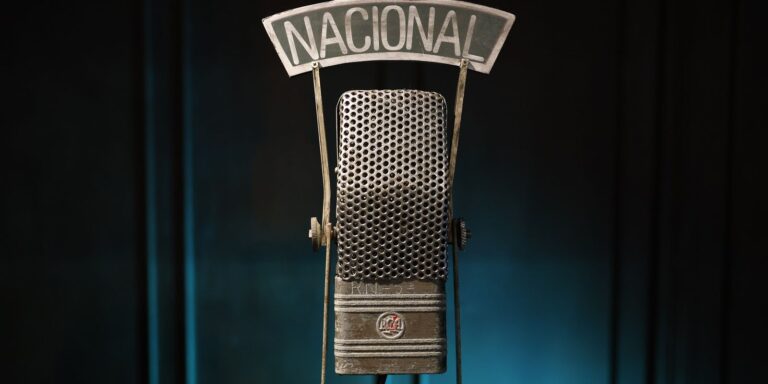 no-mundo-da-bola-recorda-momentos-epicos-do-esporte-na-radio-nacional