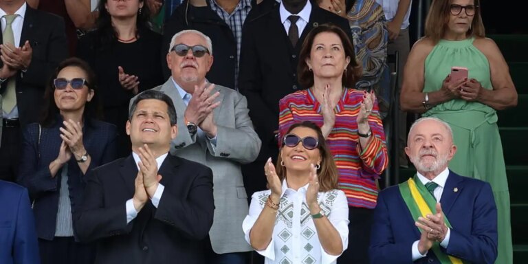 Começa o desfile cívico-militar do Dia da Independência em Brasília comeca-o-desfile-civico-militar-do-dia-da-independencia-em-brasilia