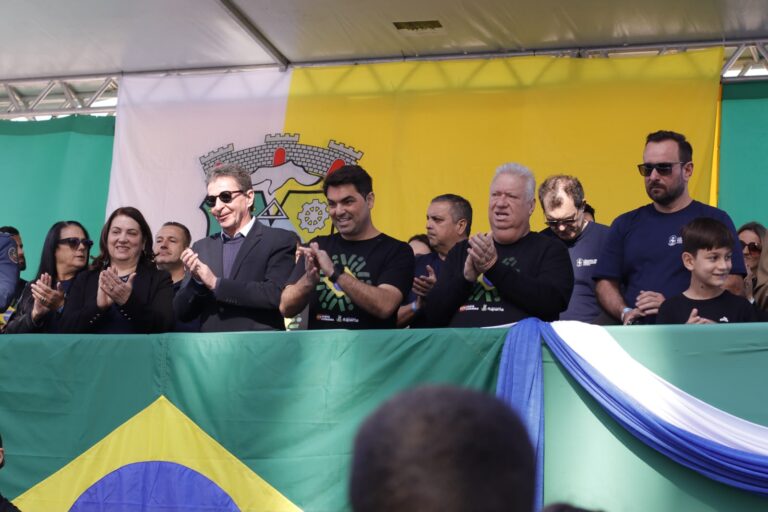 itapema-reune-comunidade-em-desfile-de-7-de-setembro-na-orla-do-centro