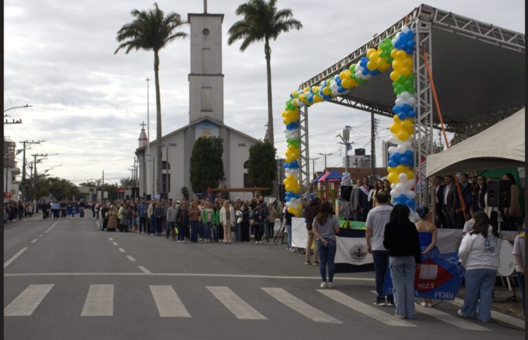 Desfile de 7 de Setembro reúne cerca de 3,5 mil pessoas em Penha desfile-de-7-de-setembro-reune-cerca-de-3,5-mil-pessoas-em-penha