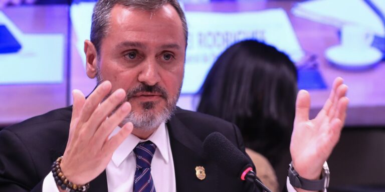 Andrei Rodrigues nega que PF tenha monitorado ministro André Mendonça andrei-rodrigues-nega-que-pf-tenha-monitorado-ministro-andre-mendonca