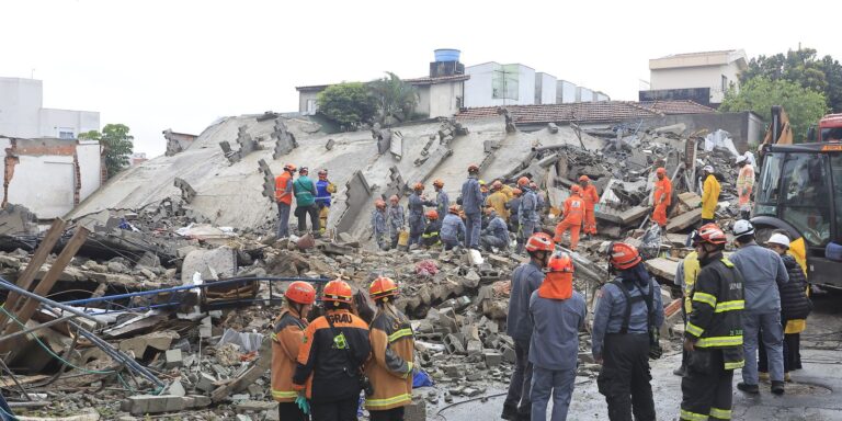 Chuvas deixam ao menos oito mortos na Grande São Paulo chuvas-deixam-ao-menos-oito-mortos-na-grande-sao-paulo
