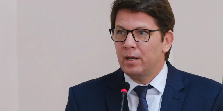 Dino aponta indícios de liderança de Mário Frias em desvio de emendas dino-aponta-indicios-de-lideranca-de-mario-frias-em-desvio-de-emendas