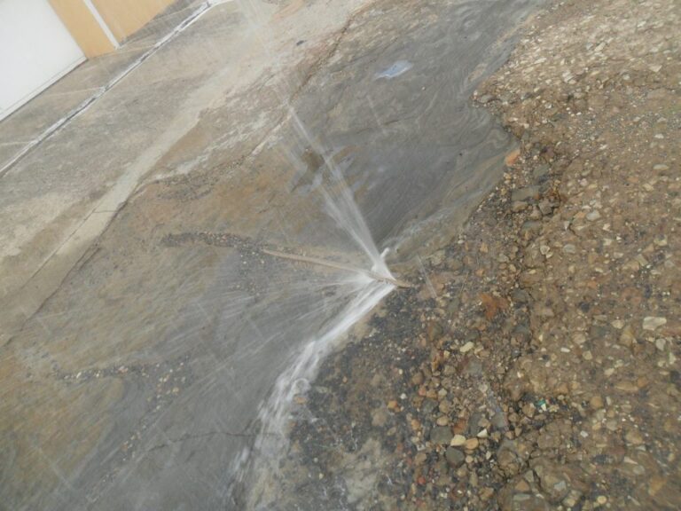 Por que ocorrem vazamentos de água nas ruas? por-que-ocorrem-vazamentos-de-agua-nas-ruas?
