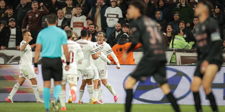 fluminense-leva-susto,-mas-e-1o-classificado-a-semi-da-libertadores