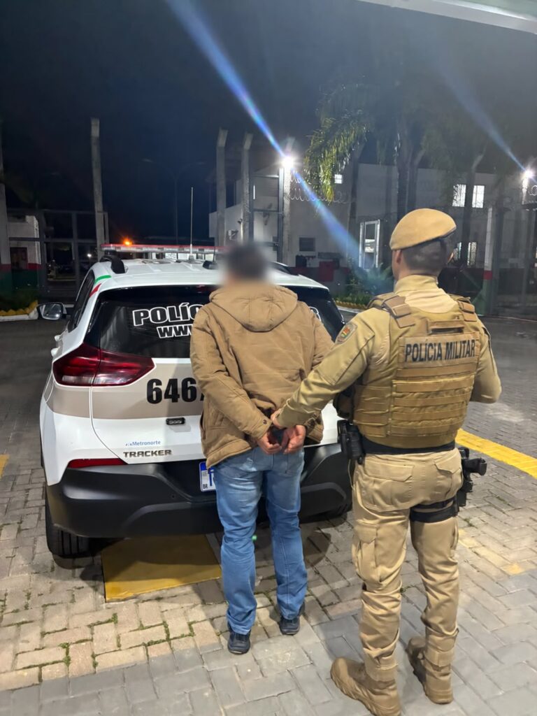 Homem condenado por roubo é preso pela PM no Centro de Balneário Camboriú homem-condenado-por-roubo-e-preso-pela-pm-no-centro-de-balneario-camboriu