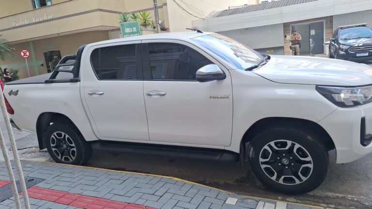 Hilux com registro de furto é recuperada pela PM no bairro Morretes, em Itapema hilux-com-registro-de-furto-e-recuperada-pela-pm-no-bairro-morretes,-em-itapema