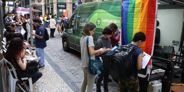 Transexuais e travestis fazem ato no RJ em defesa da democracia transexuais-e-travestis-fazem-ato-no-rj-em-defesa-da-democracia