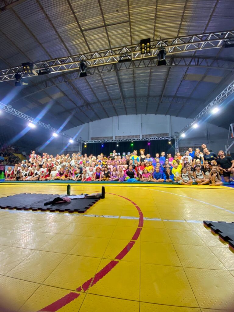 balneario-picarras-reune-mais-de-200-participantes-em-festival-de-ginastica-artistica