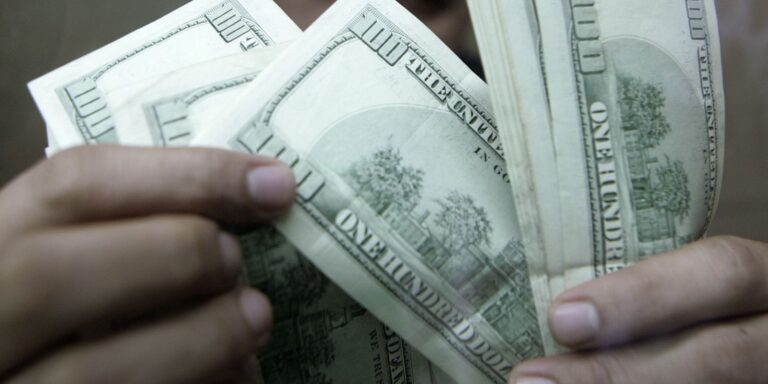 Dólar aproxima-se de R$ 5,17, com notícias do exterior e eleições dolar-aproxima-se-de-r$-5,17,-com-noticias-do-exterior-e-eleicoes