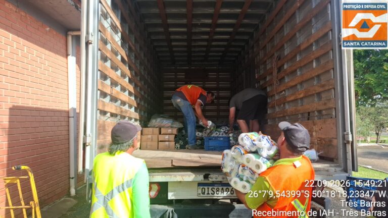 defesa-civil-de-santa-catarina-distribui-itens-de-assistencia-humanitaria-as-familias-atingidas-pelas-chuvas