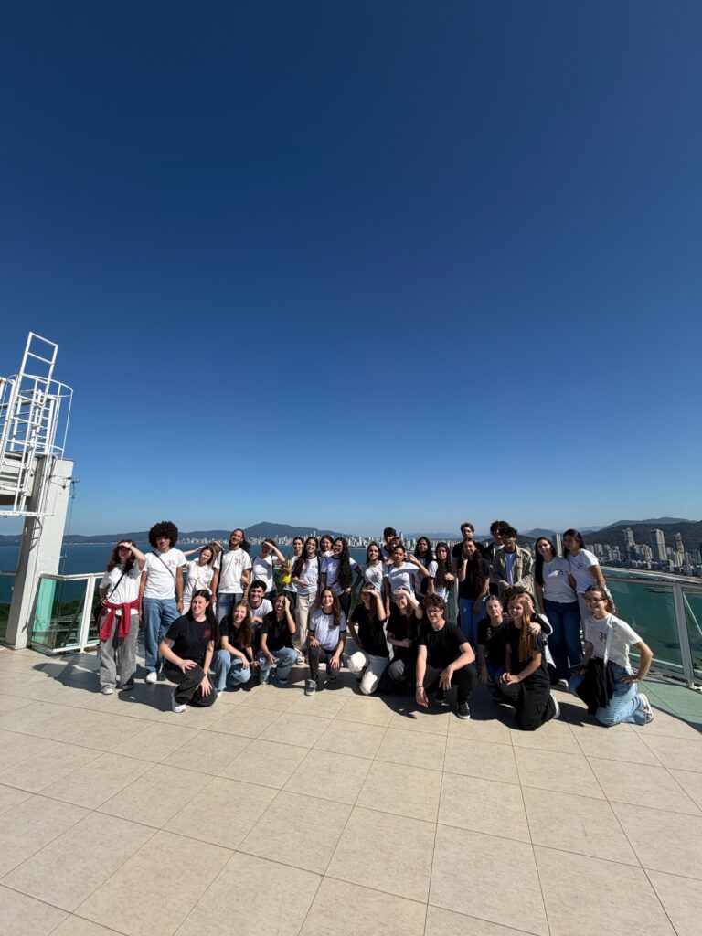 estudantes-de-bombinhas-conhecem-atrativos-turisticos-de-itapema-em-visita-tecnica