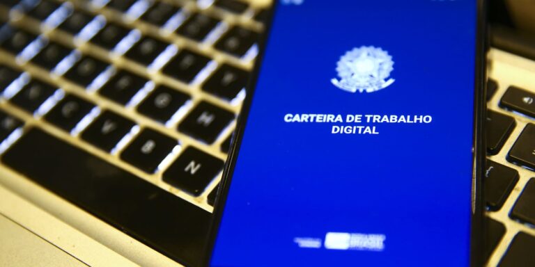 Taxa de desemprego cai para 5,3%, a menor para o trimestre até agosto taxa-de-desemprego-cai-para-5,3%,-a-menor-para-o-trimestre-ate-agosto
