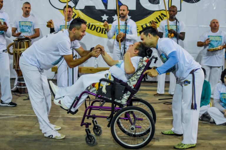 Professor de Itapema é homenageado no Rio de Janeiro por trabalho com capoeira inclusiva professor-de-itapema-e-homenageado-no-rio-de-janeiro-por-trabalho-com-capoeira-inclusiva