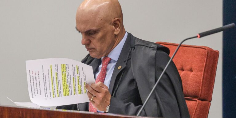 Moraes multa em R$ 5 mil advogado que tentou burlar sistema do STF moraes multa-em-r$-5-mil-advogado-que-tentou-burlar-sistema-do-stf